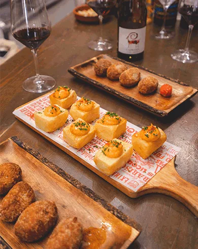 Degustación de platos locales en un tour privado por Valencia, experiencia gastronómica