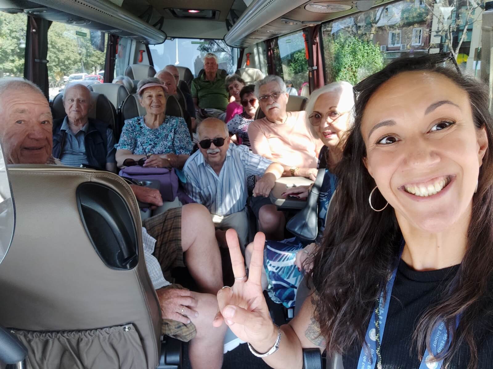 foto carmen guia 9 carmen on a bus with a tourist group