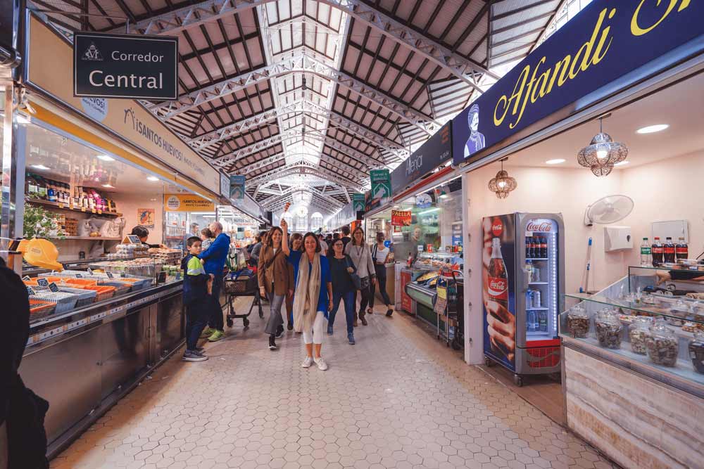 group doing a family tour valencia
