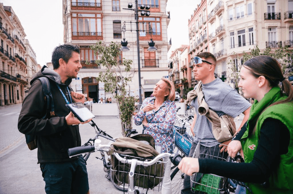 portada 21.15.04 guide on a valencia bike tour