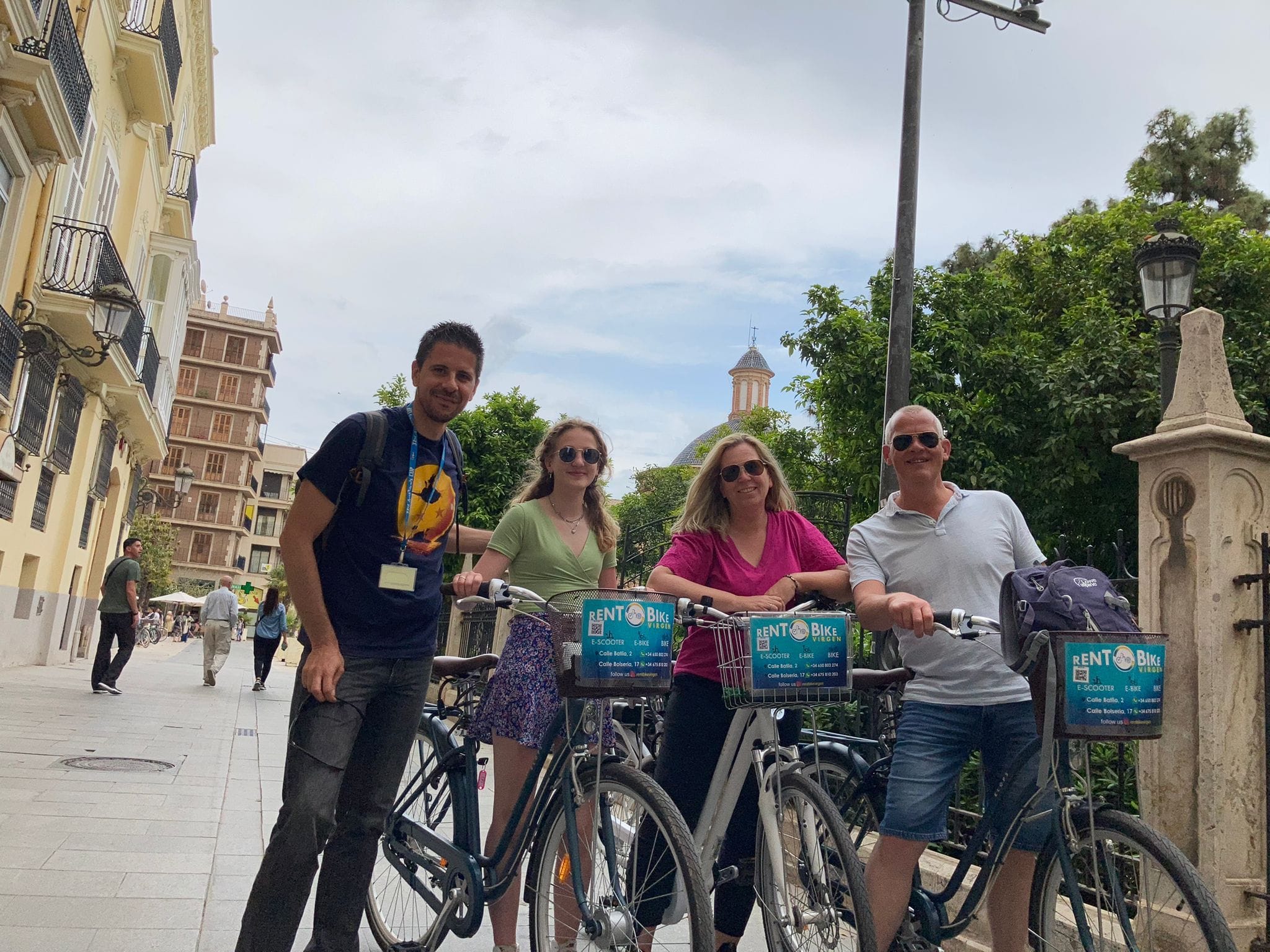IMG-20220501-WA0003 marcos giving a bike tour in valencia