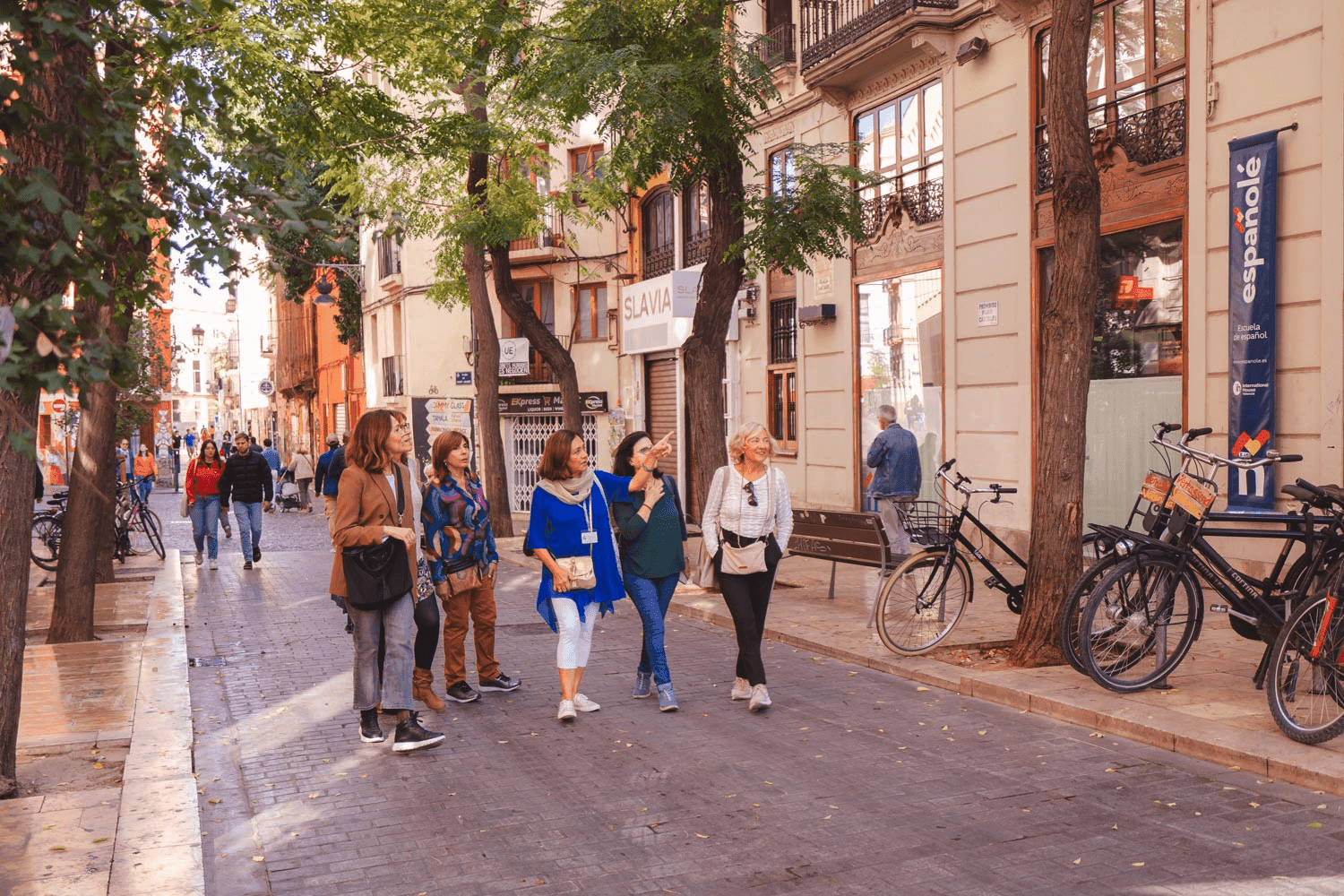 tourist group on hidden gems tour valencia