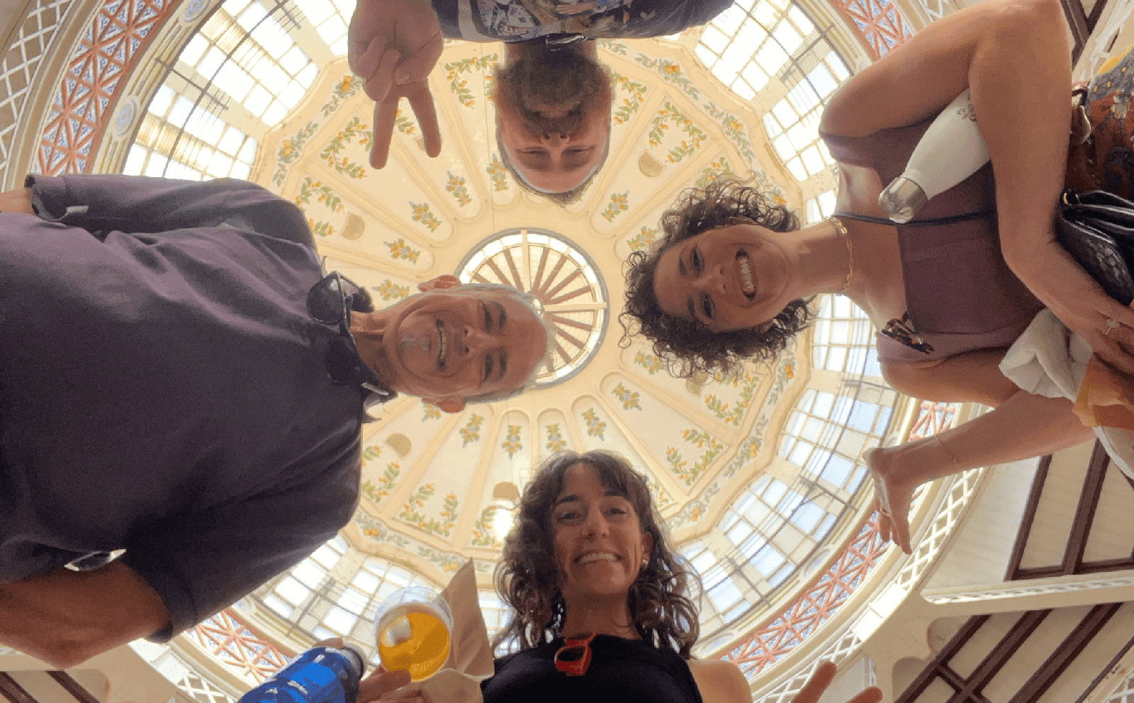 Proyecto nuevo-min alessandro with a group of tourists