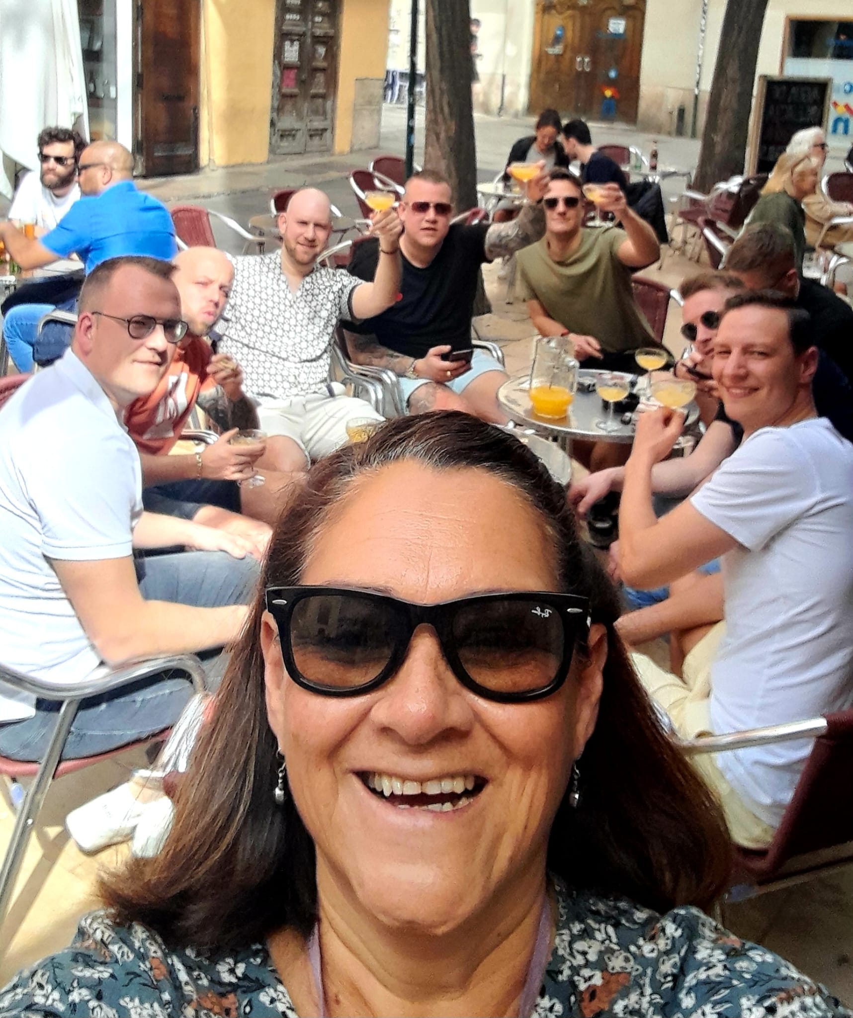 WhatsApp Image 2024-10-30 at 14.49.21 maria con grupo turistas como guia local